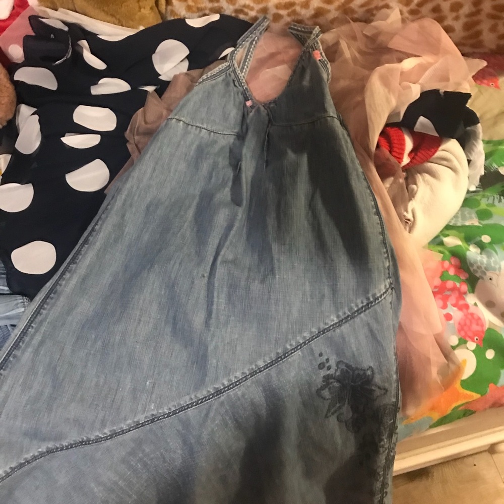Dresses - Picture 6 of 8